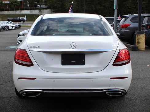 Used 2017 Mercedes-Benz E 300 image 4