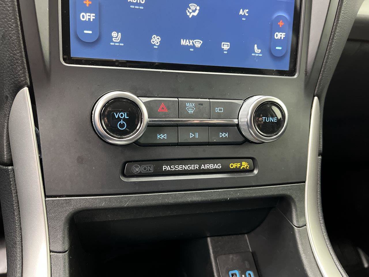 Certified 2024 Ford Edge SEL w/ Convenience Package AWD/4WD image 18