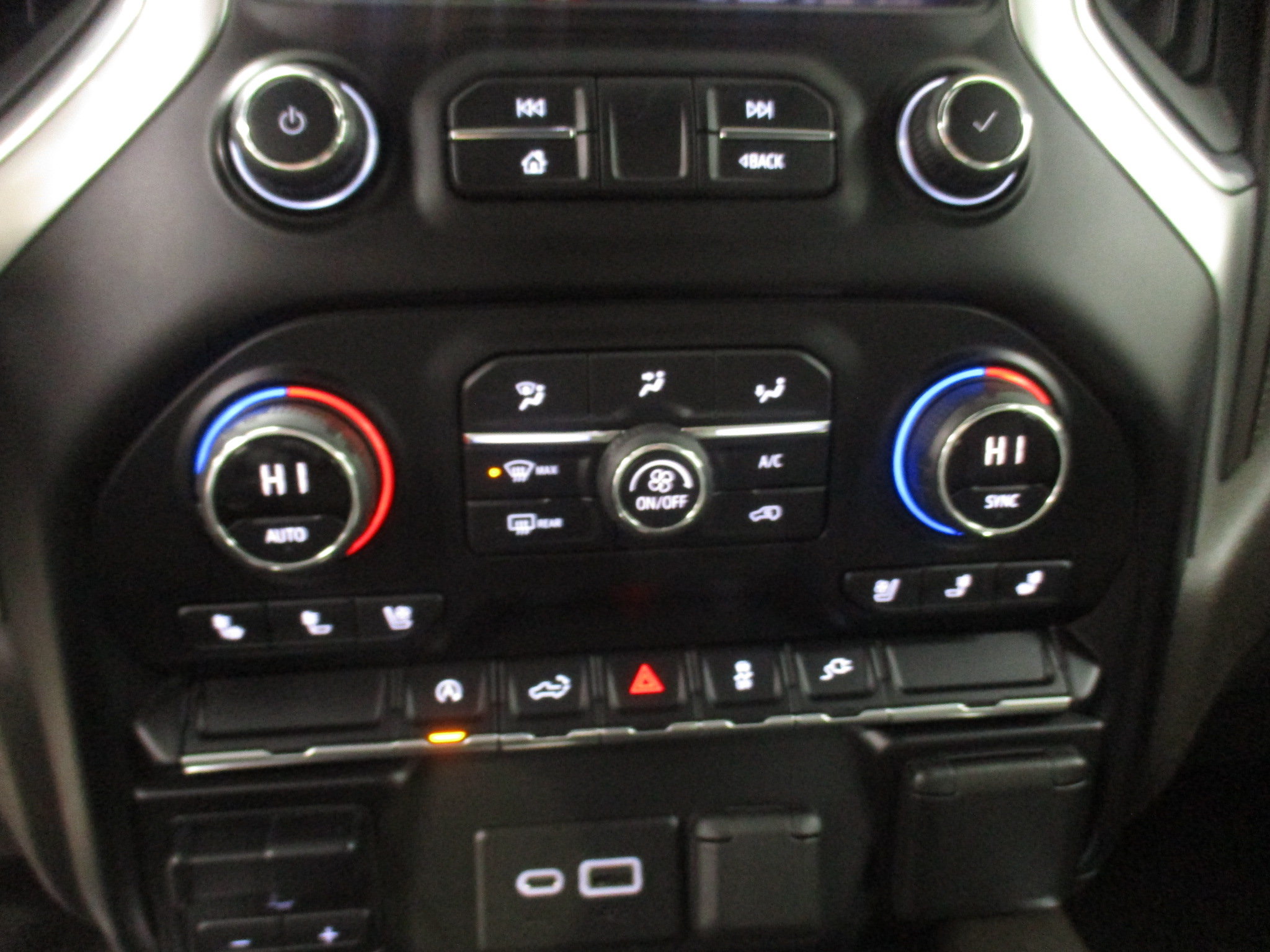Used 2020 Chevrolet Silverado 1500 LTZ w/ LTZ Convenience Package AWD/4WD image 28