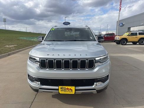 Used 2024 Jeep Wagoneer L Series II w/ Flexible Seating Group AWD/4WD image 8