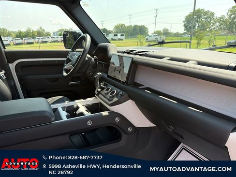Used 2025 Land Rover Defender 110 S AWD/4WD image 41