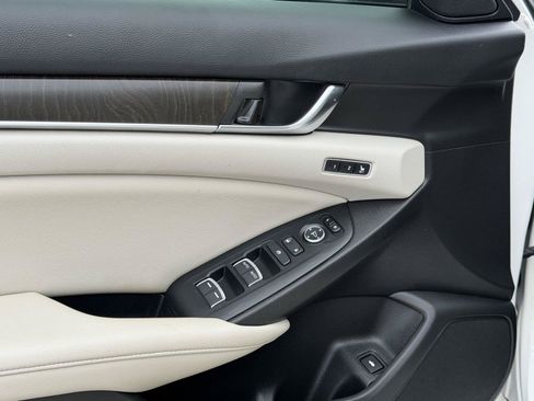 Used 2020 Honda Accord Touring image 13