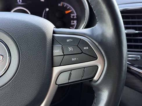 Used 2022 Jeep Grand Cherokee Laredo X image 11