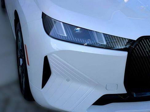 New 2026 BMW iX xDrive60 w/ Premium Package image 11