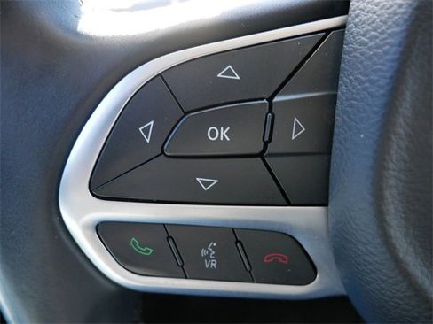 Used 2017 Chrysler 300 Limited image 26