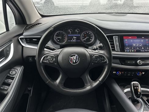 Used 2021 Buick Enclave Essence image 14