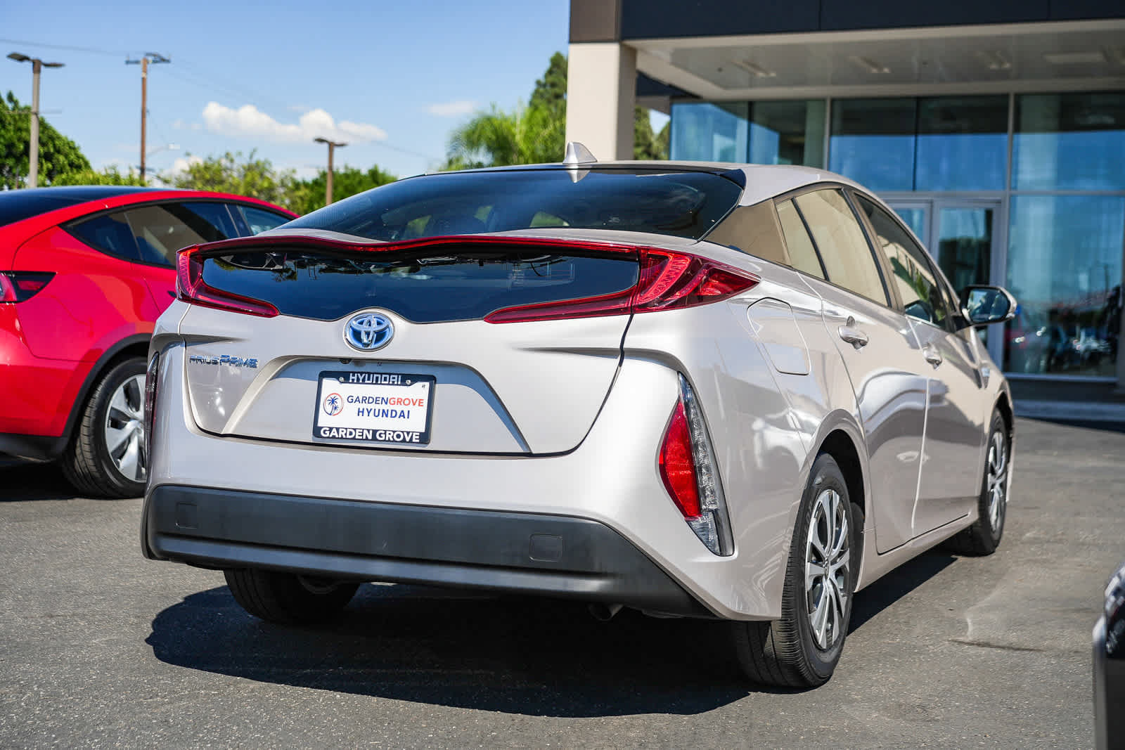 Used 2021 Toyota Prius Prime LE w/ Carpet Mat Package (TMS) FWD image 6