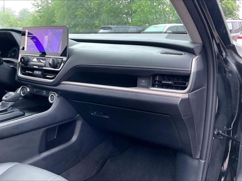 Used 2025 Toyota Grand Highlander AWD image 19