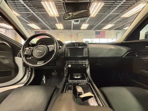 Used 2018 Jaguar XE XE 25t Sedan 4D image 24