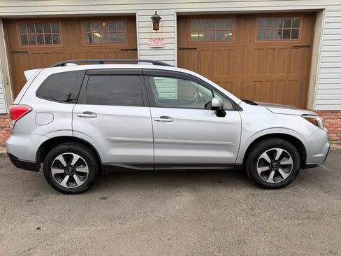 Used 2017 Subaru Forester 2.5i Premium w/ All-Weather Package AWD/4WD image 2