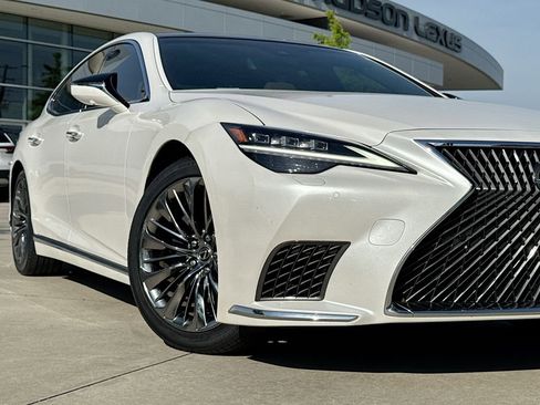 Used 2023 Lexus LS 500 w/ Interior Upgrade Package image 10