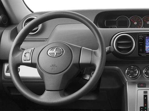 Used 2014 Scion xB FWD image 4