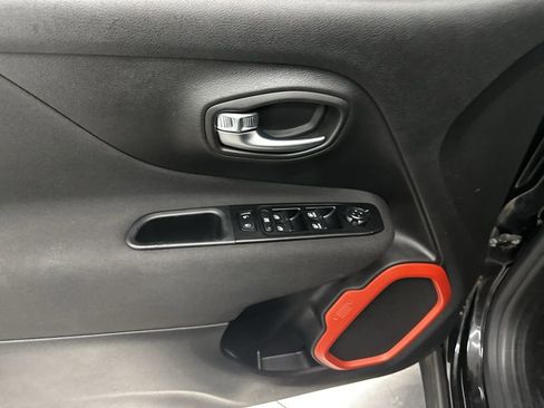 Used 2021 Jeep Renegade Sport image 12