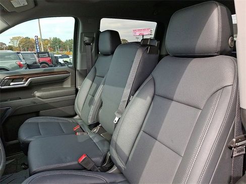 Used 2023 Chevrolet Silverado 1500 LT image 24