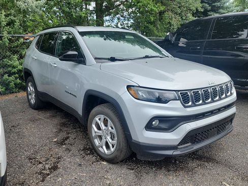 Certified 2024 Jeep Compass Latitude AWD/4WD image 2