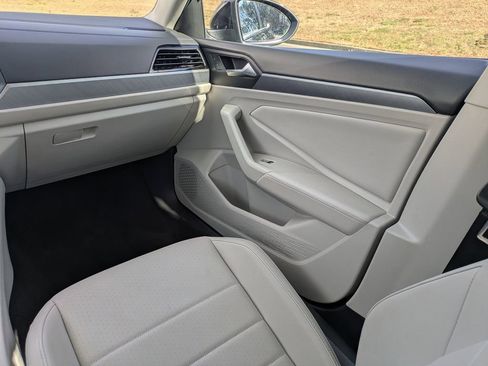 Used 2023 Volkswagen Jetta SE image 16