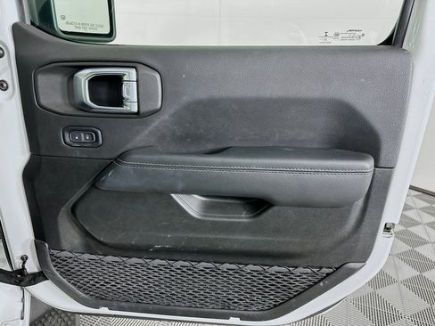 Used 2022 Jeep Wrangler Sahara w/ Cold Weather Group image 31