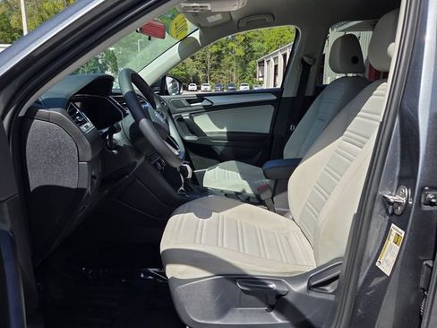 Used 2022 Volkswagen Tiguan S FWD image 9