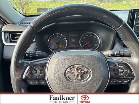 Used 2021 Toyota RAV4 XLE Premium AWD/4WD image 30