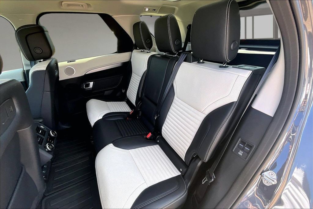 Certified 2026 Land Rover Discovery Limited Edition AWD/4WD image 26