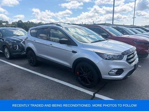 Used 2018 Ford Escape SE w/ SE Sport Appearance Package AWD/4WD image 1