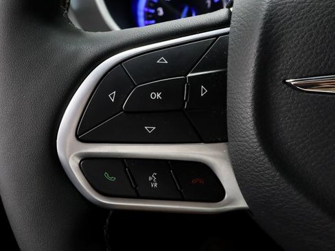 Used 2025 Chrysler Pacifica Select FWD image 27