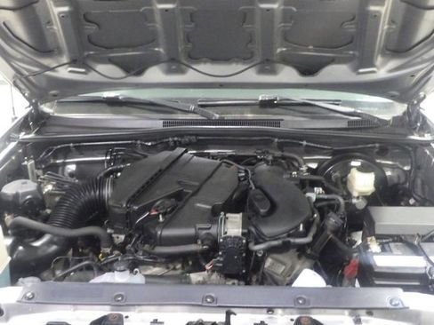 Used 2015 Toyota Tacoma 4x4 Access Cab V6 image 10