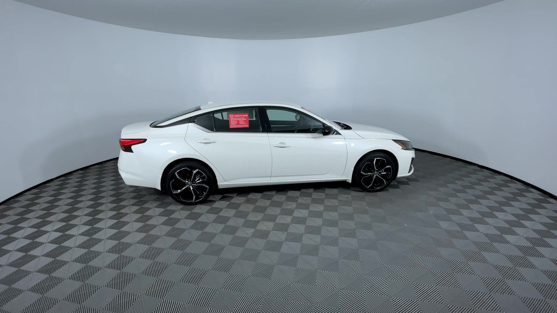 Certified 2025 Nissan Altima 2.5 SR AWD/4WD image 9