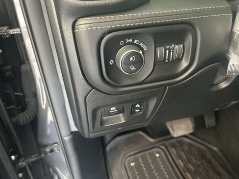 Used 2020 RAM 1500 Limited w/ Body Color Bumper Group image 10