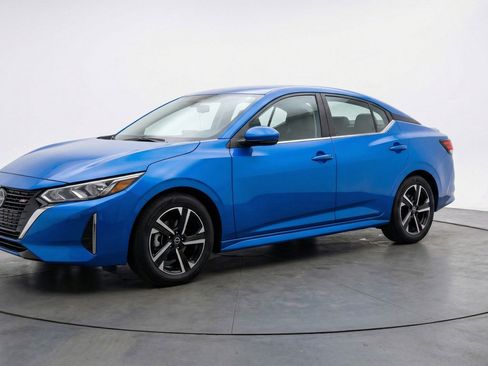 Used 2025 Nissan Sentra SV image 3