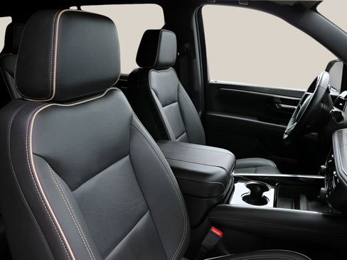 Used 2025 Chevrolet Tahoe Premier AWD/4WD image 21