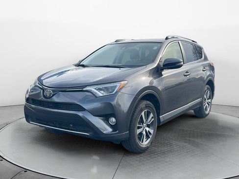 Used 2018 Toyota RAV4 XLE image 3