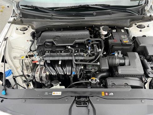 Used 2024 Hyundai Elantra SEL FWD image 17