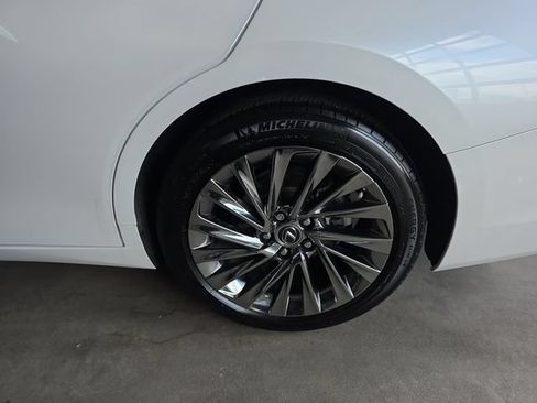 Certified 2024 Lexus ES 300h Ultra Luxury w/ Accessory Package (Z2) FWD image 32