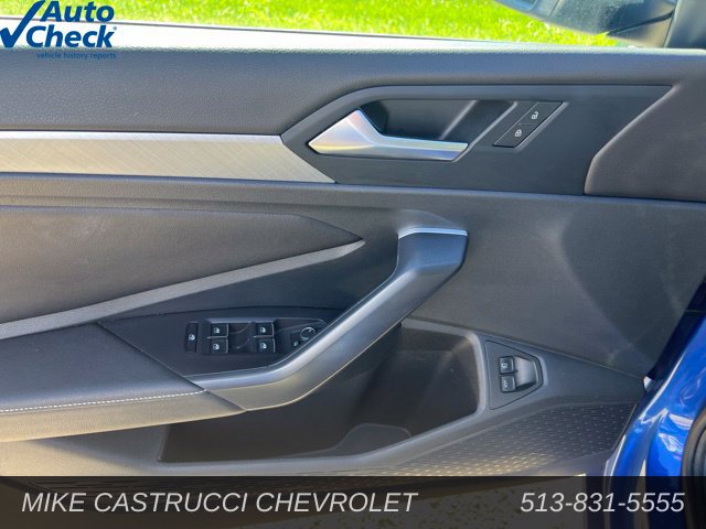 Used 2024 Volkswagen Jetta SE FWD image 9