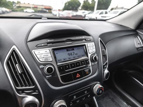 Used 2011 Hyundai Tucson GLS FWD image 17