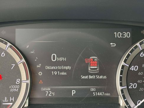 Used 2023 Toyota Highlander LE FWD image 4
