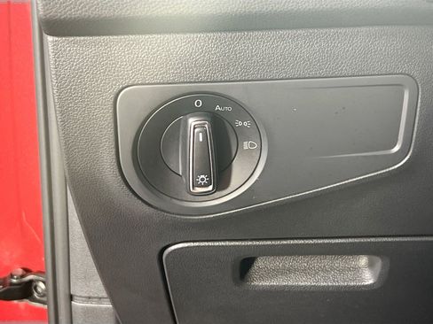 Used 2022 Volkswagen Tiguan SE image 10