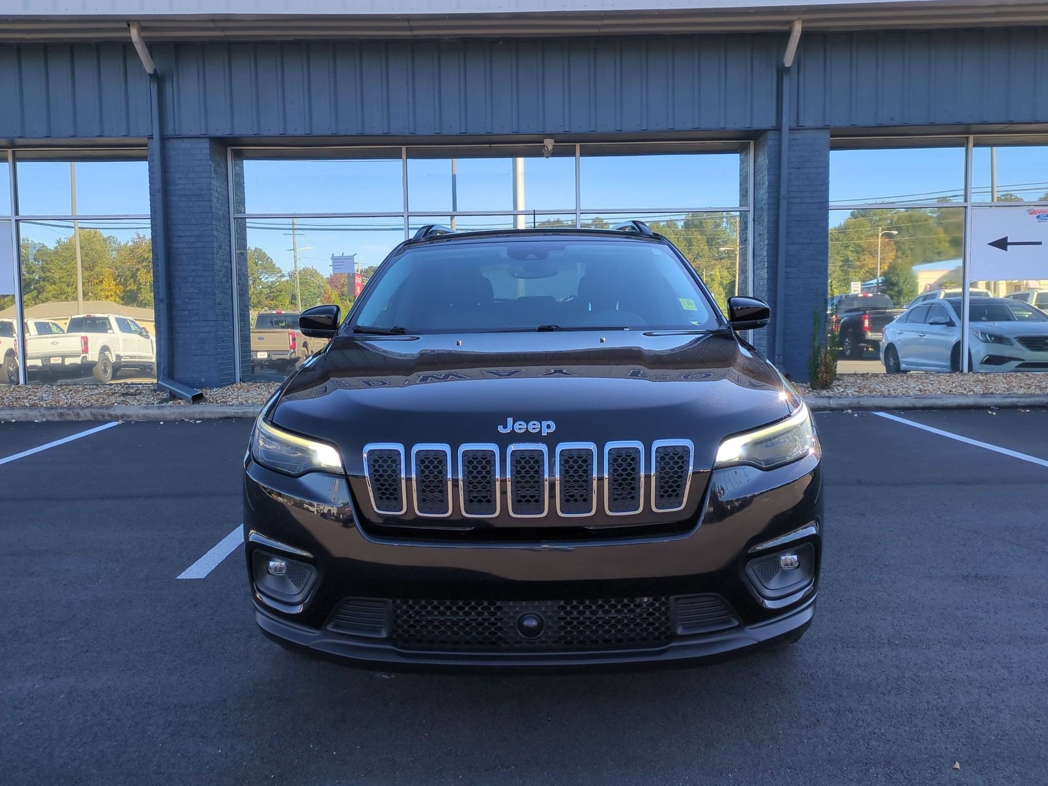 Used 2022 Jeep Cherokee Latitude Lux FWD image 2