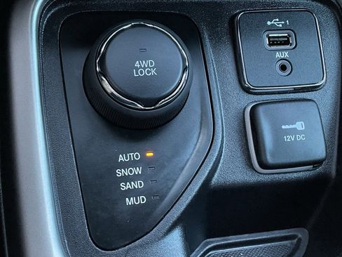 Used 2020 Jeep Compass Sport w/ Cold Weather Group image 40