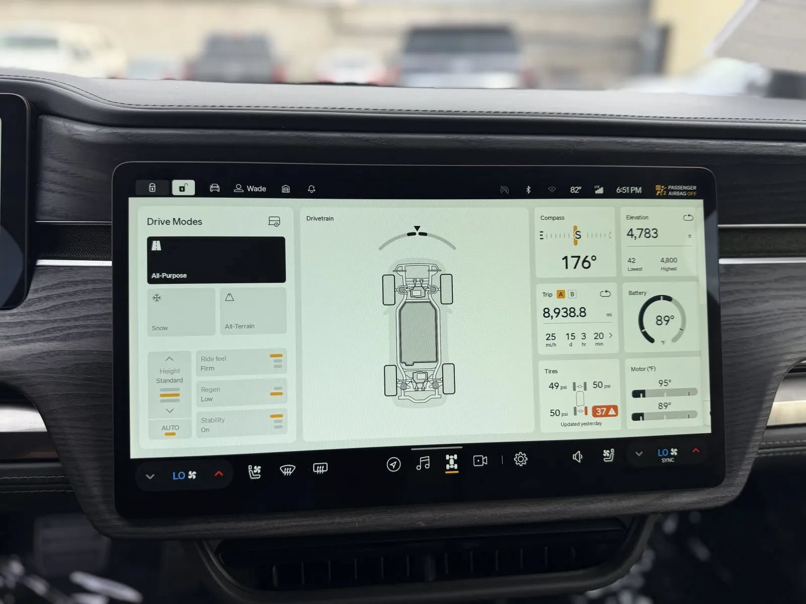 Used 2025 Rivian R1S Adventure Dual AWD/4WD image 35