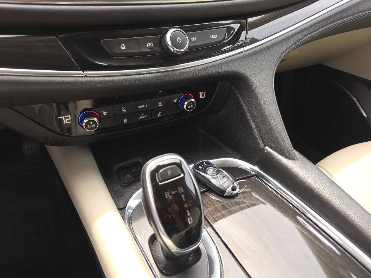 Used 2020 Buick Enclave Essence FWD image 12