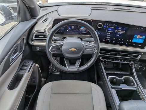 Certified 2025 Chevrolet Traverse LT FWD image 32