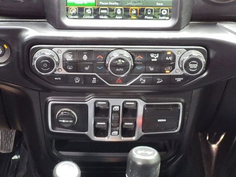 Used 2020 Jeep Wrangler Unlimited Sahara AWD/4WD image 10