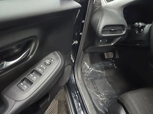 Used 2023 Honda HR-V LX image 27