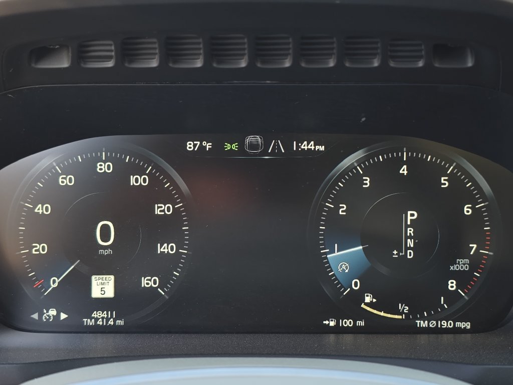Used 2022 Volvo XC90 T6 Momentum AWD/4WD image 24