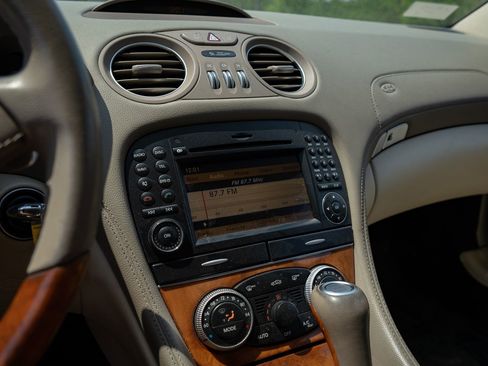 Used 2009 Mercedes-Benz SL 550 image 19