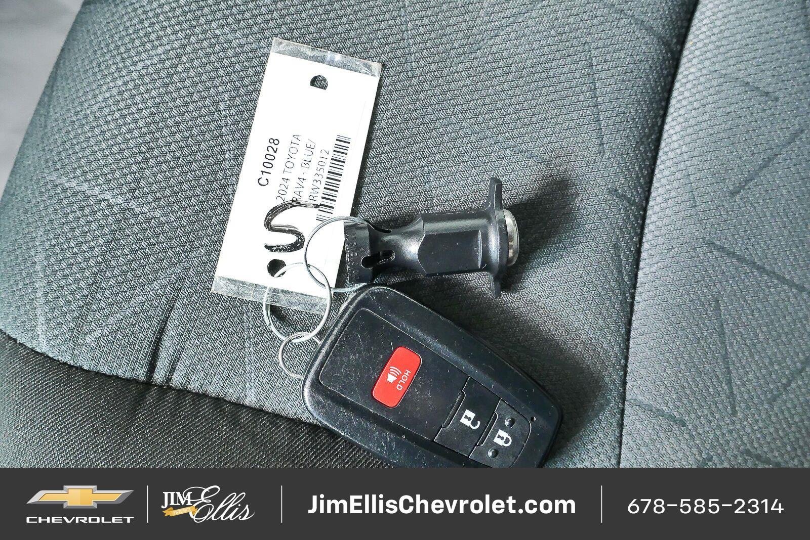 Used 2024 Toyota RAV4 XLE FWD image 38