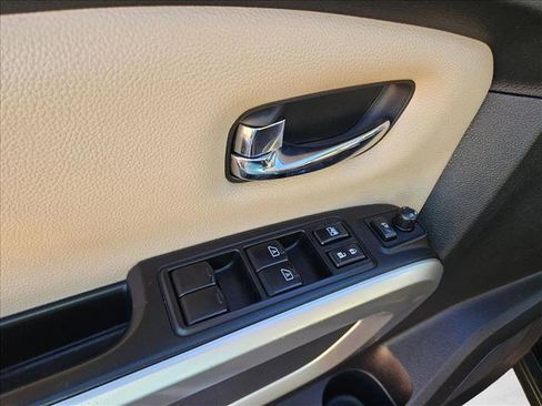 Used 2019 Nissan Titan SL image 10