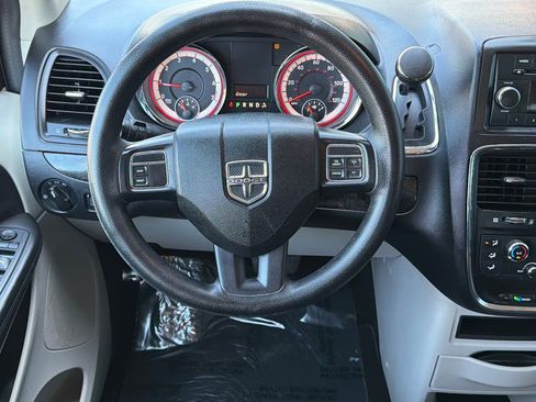 Used 2013 Dodge Grand Caravan SXT FWD image 15